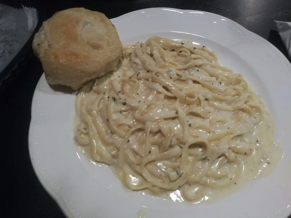 Fettuccine Alfredo and Roll
